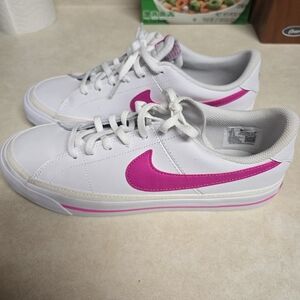 New Big Kids Size 7 Nikes